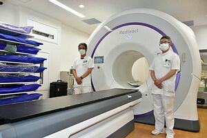 活用が進んでいる最新型がん放射線治療装置「トモセラピー　ラディザクト」＝11月25日、十和田市立中央病院