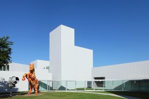 グランドオープン10周年記念企画展が開催されている十和田市現代美術館