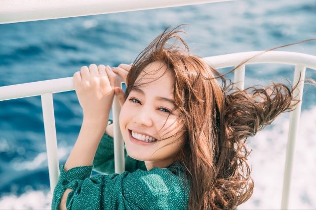 堀北真希さんの妹 Nanami 初写真集で水着 ランジェリー挑戦 自分的にかなり思い切ったかな Oricon News Web東奥