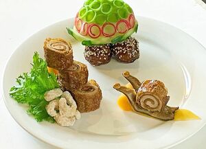 和田さんが出品した料理「梅雨のカタツムリの世界～豚ヒレの揚げと煮込み」