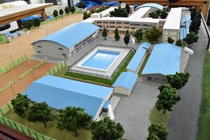 青森商旧校舎の模型。教室棟や体育館、プールなど当時の情景を精巧に再現している