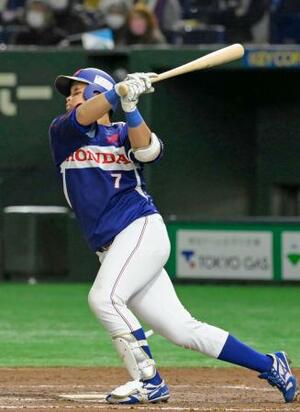 セガサミー戦の９回、ホンダ熊本・古寺がサヨナラとなる中越え本塁打を放つ＝東京ドーム