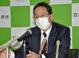 再処理工場の完工目標を堅持する考えを示す増田社長