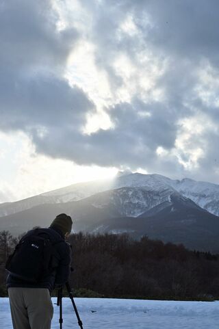 弘前・大森勝山遺跡で山頂に沈む太陽撮影