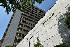 9月に青森支店を開設する七十七銀行の本店。青森県での法人融資拡大を目指す＝仙台市