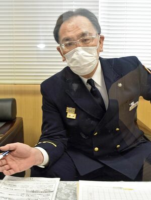 鶴田消防署でのクラスター発生後も、人員の調整などで活動を維持していると説明する小林消防長