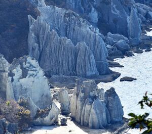 海岸に奇岩が連なる景勝地「仏ケ浦」